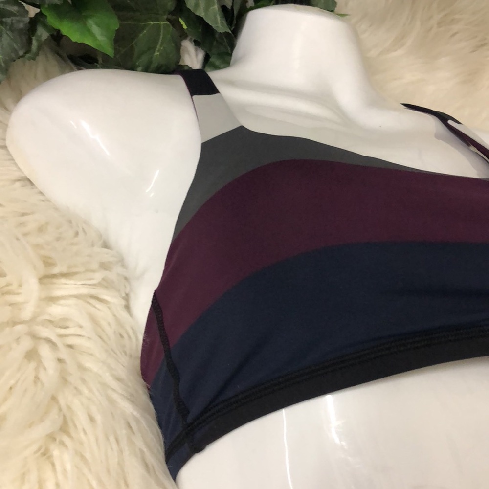 Lululemon sport bra size 2 almost new clean - Picture 5 of 5
